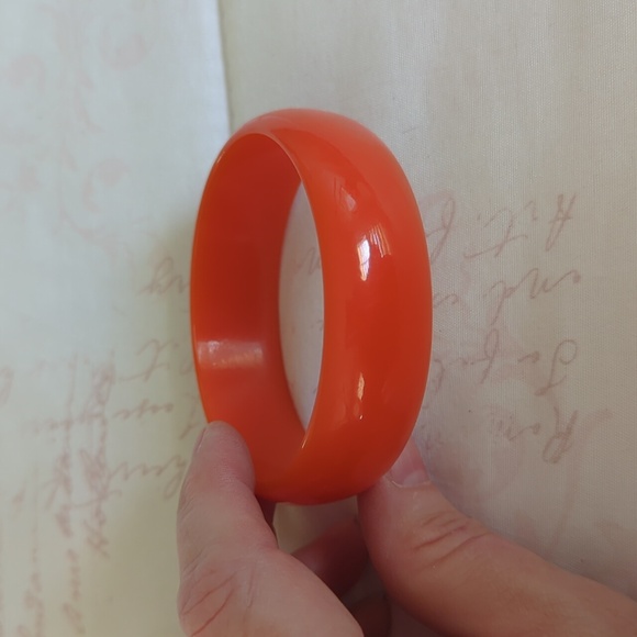 Vintage Lucite Bangle Orange & Black Best Plastics + Orange Bakelite Bangle - Picture 12 of 12